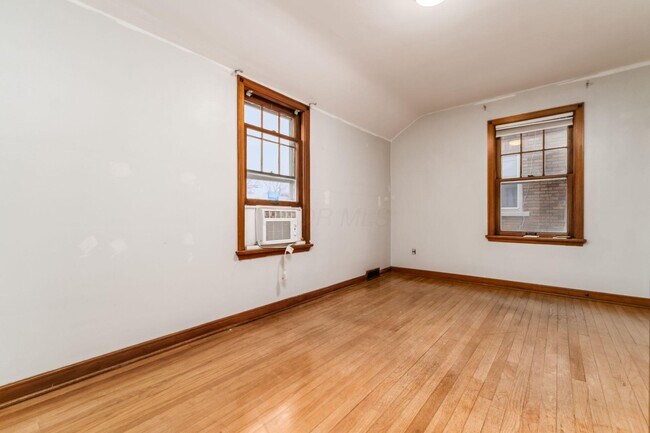 Building Photo - 683 S Roosevelt Ave