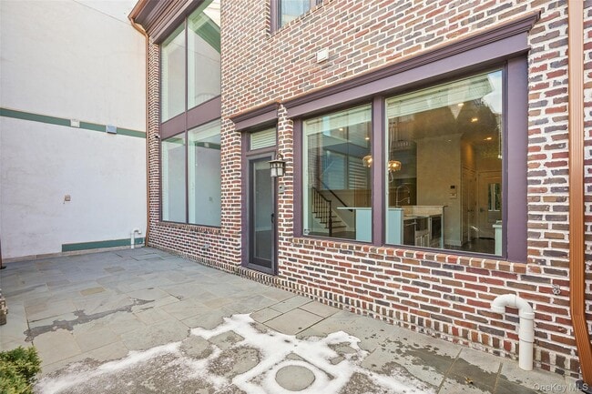 Building Photo - 21 Rivers Edge Dr