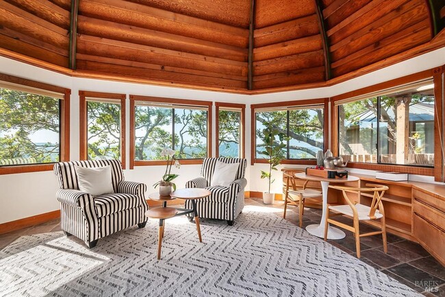 Building Photo - 1100 Bayhills Dr