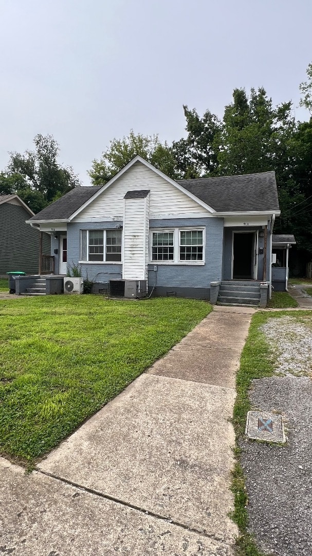 Building Photo - 914 Clark St