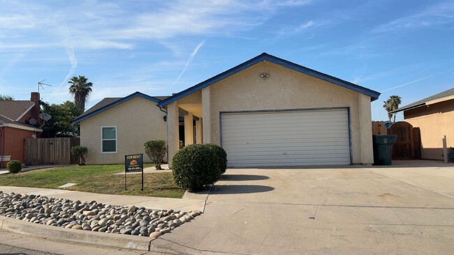Building Photo - Like New! Newly Remodeled Home for Rent in...