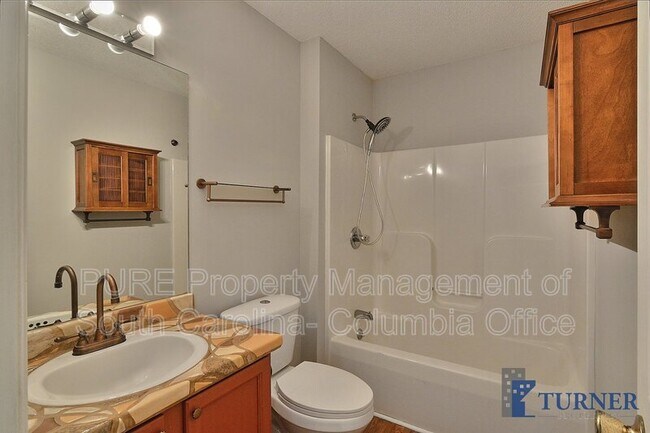 Building Photo - 801 Laurel Hill Ln