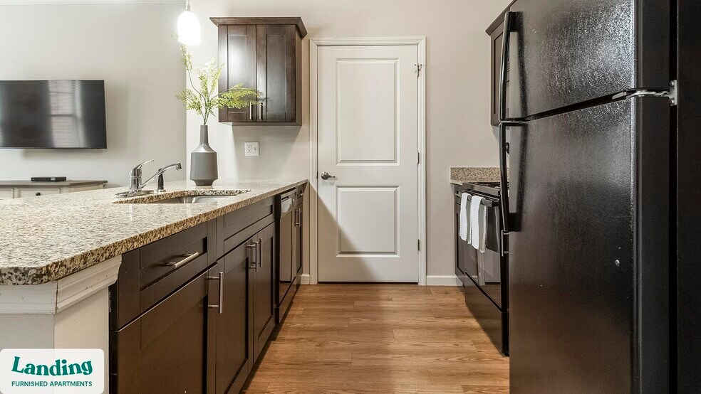 Building Photo - 4050 W Pine Blvd