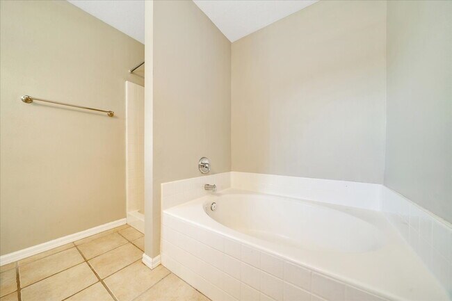 Building Photo - Spacious 3-Bed, 2-Bath Home for Rent in SW...
