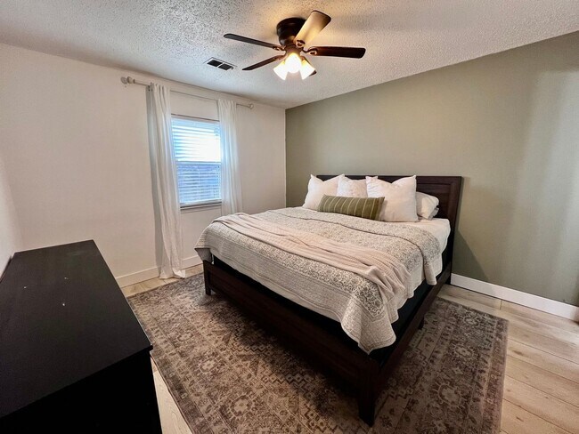 Building Photo - Beautifully ranch-style home in Central Virginia Beach