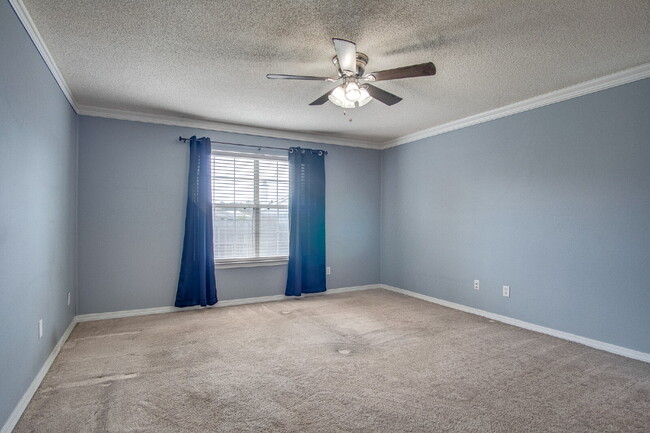 Building Photo - Available now – 3BR/2BA Patio Home with Fi...