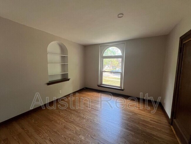 Building Photo - 1035 Claytonia Terrace