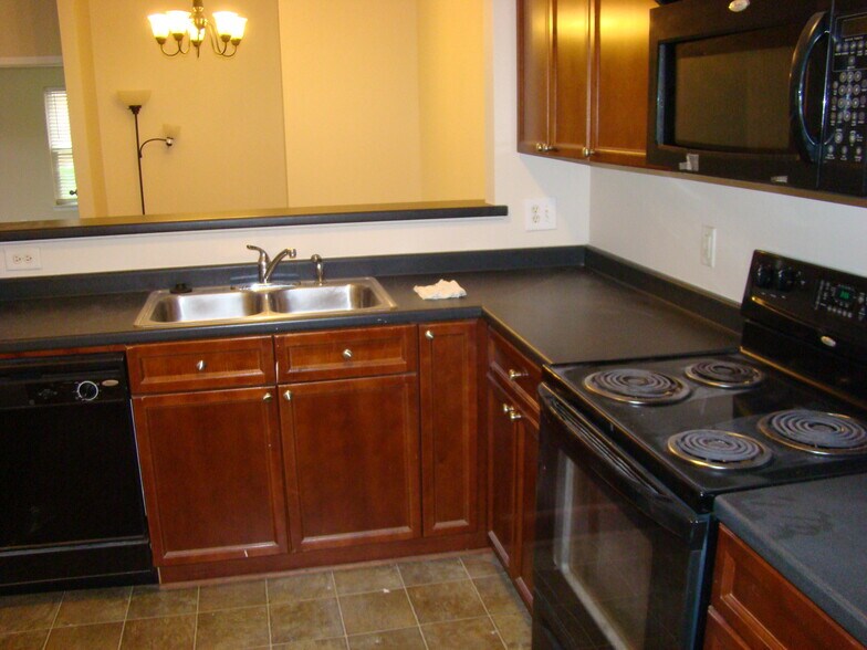 Kitchen - 8401 Callabee Way