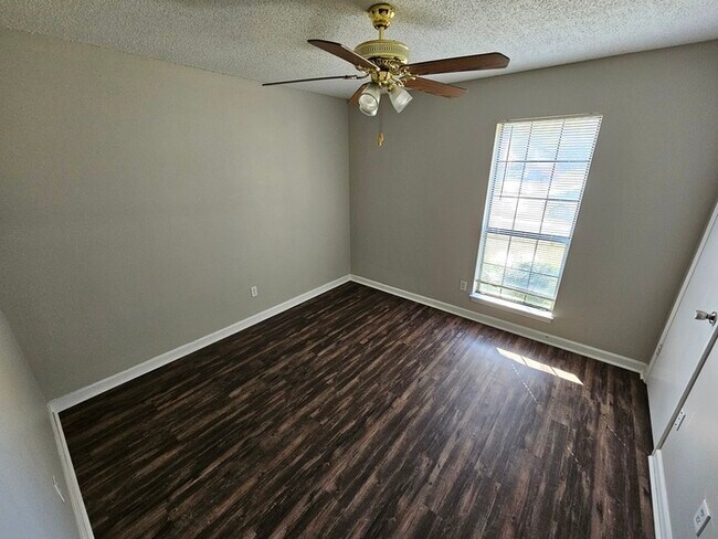 Building Photo - 3943 Silverleaf Rd