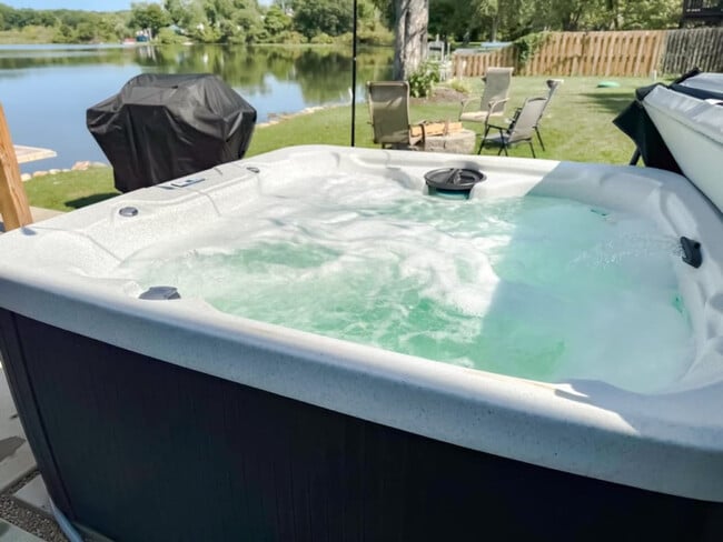 Building Photo - 829 Portage Lakes Drive