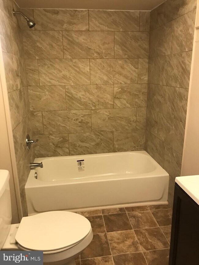 Building Photo - 215 High St