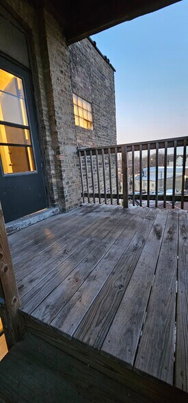 Building Photo - 3827 N Drake Ave