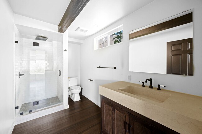 Building Photo - 1915 Apex Ave