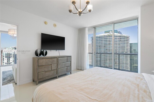 Building Photo - 475 Brickell Ave