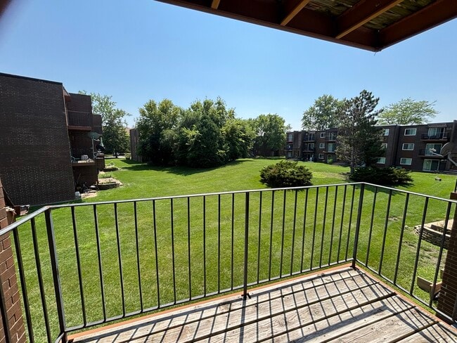Building Photo - 701 Spruce Ct