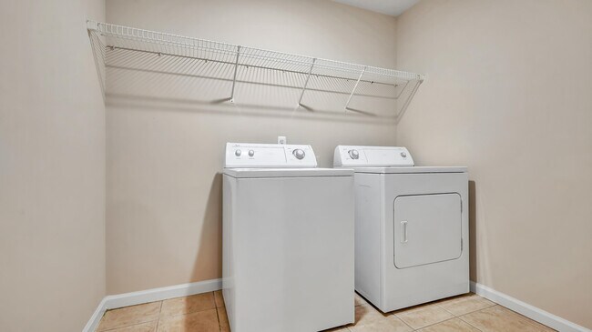 Building Photo - 5593 Stoney Pl N