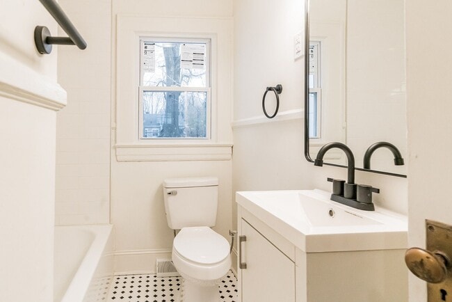 Building Photo - BRAND NEW RENOVATED HOME!