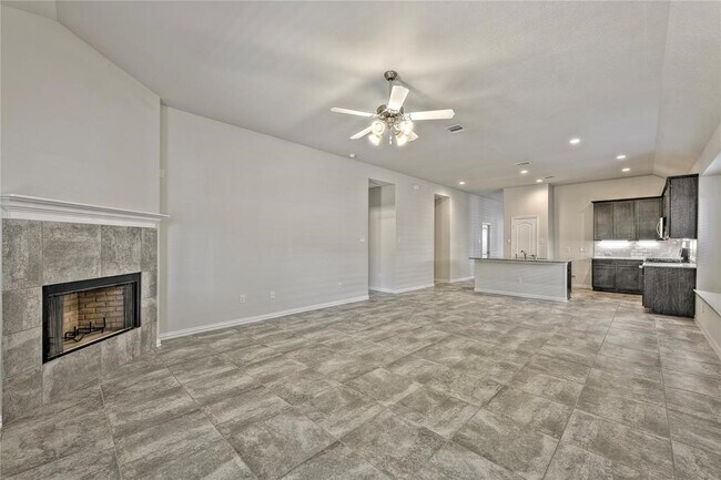 Building Photo - 8430 Sunset Isles Dr