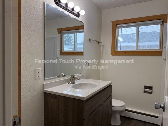 Building Photo - 625 2nd Ave W