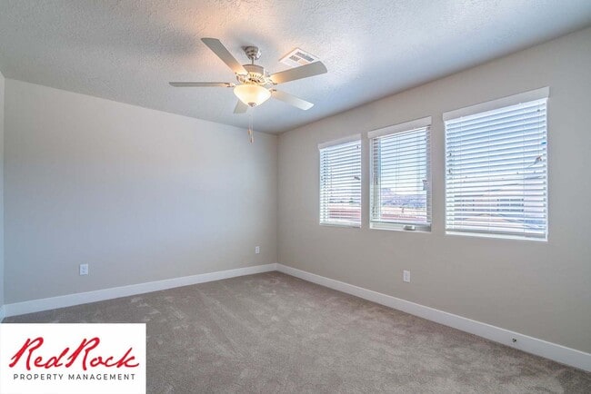 Building Photo - Modern 4-Bed Townhome in Hurricane Heights