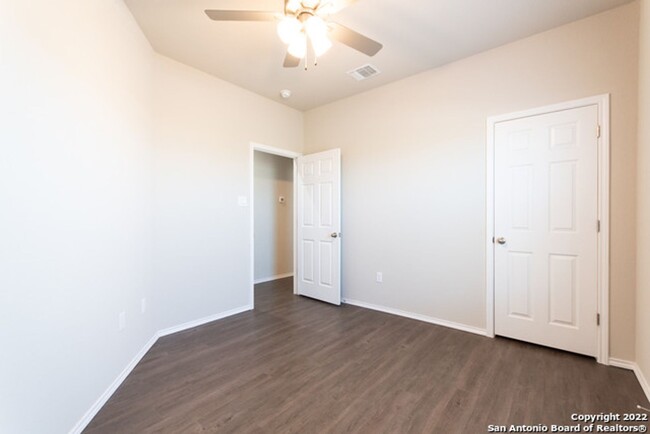 Building Photo - Luxury Townhome New Braunfels