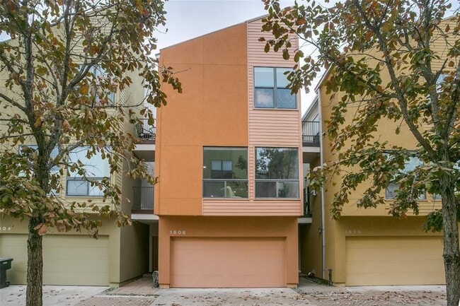Primary Photo - 1606 Hadley St