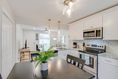 Building Photo - 6319 Thunderbird Dr
