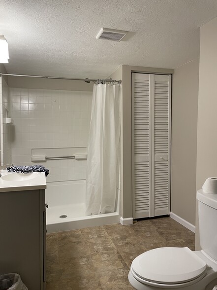 Full Bathroom 2 - 1277 Tallberry Dr