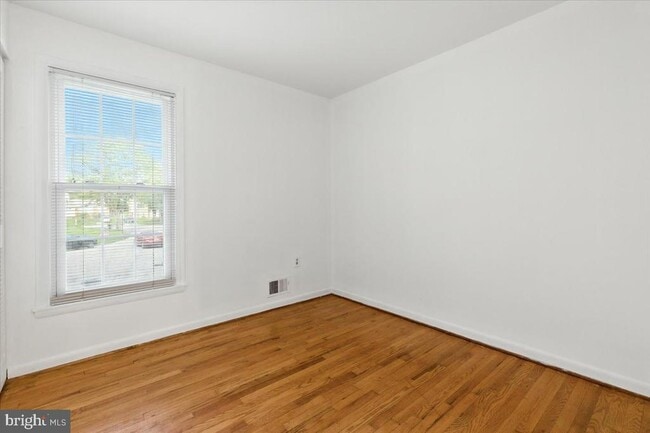 Building Photo - 7201 Fairfield Ct