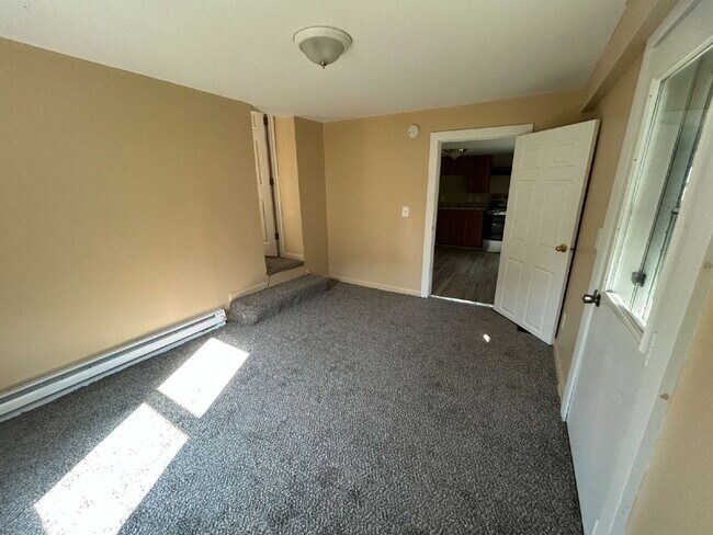 Building Photo - 2 Bedroom Apartment in Caledonia - Available Immediately