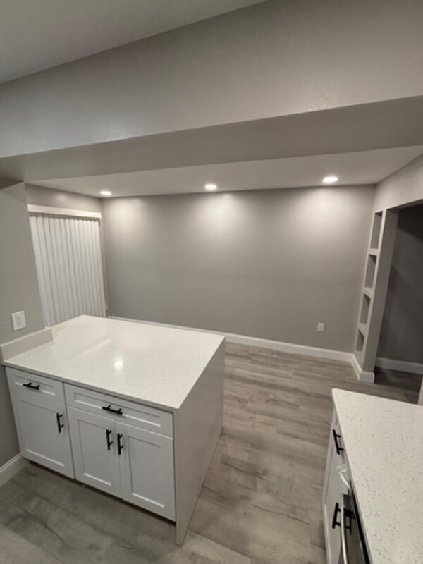 Building Photo - 605 Casa Park Court O