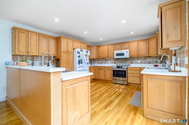 Building Photo - 44 Newfield Ct