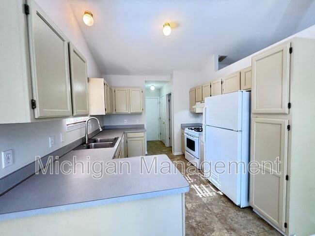 Building Photo - 173 Algansee Dr