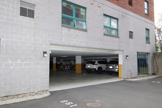 Building Photo - 175 Cottage St