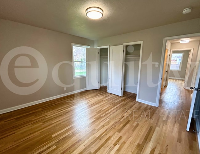 Building Photo - 105 E 500 N