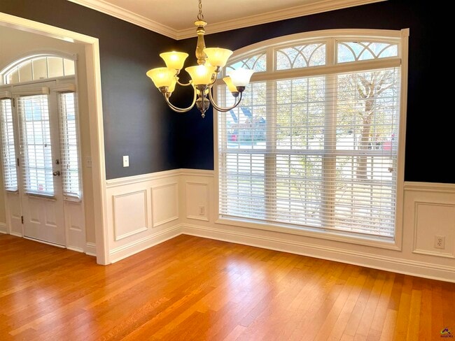 Building Photo - 300 Pembroke Pointe