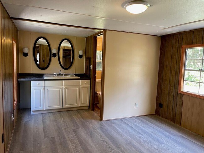 Building Photo - 3501 Forest Dr