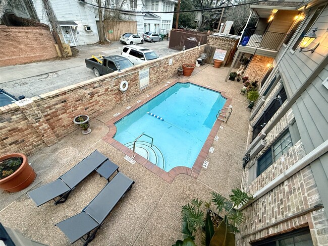 Building Photo - 606 Marshall St