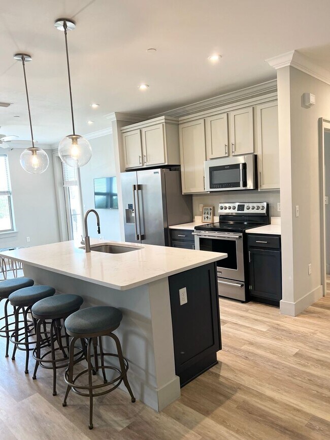 Building Photo - WATERFRONT CONDO FOR RENT