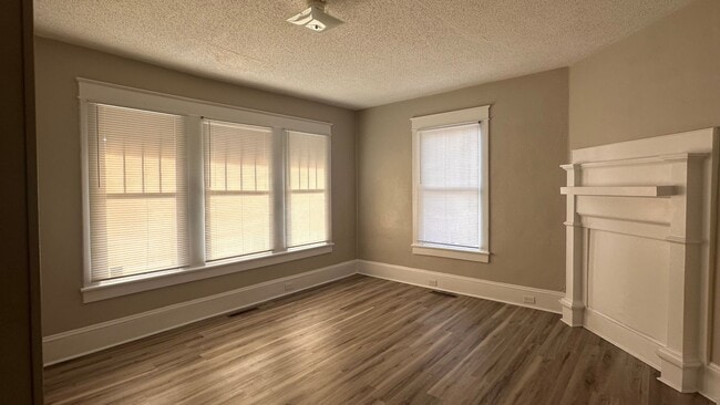 Building Photo - 407 St Andrew St