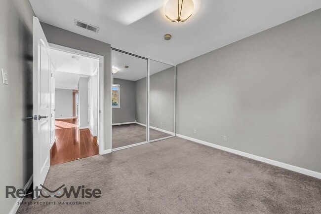 Building Photo - 963 Ridgeview Ct