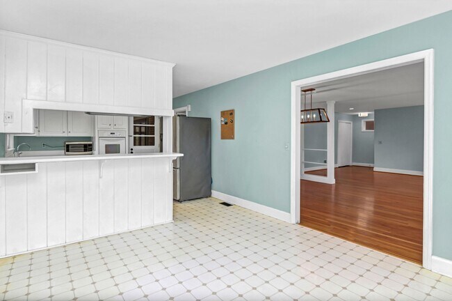 Building Photo - Prime Location! Beautiful Home Only Minutes to The Vista & Downtown