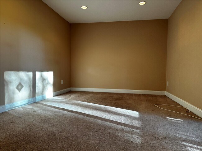 Building Photo - 83 Bailey Ct