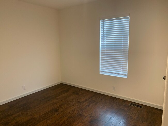 Building Photo - Terrific ADU home with private yard!