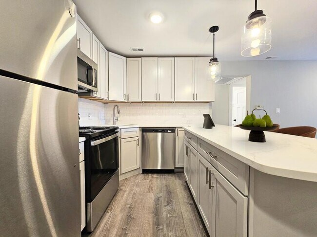 Building Photo - 2 bedroom in CHICAGO IL 60610