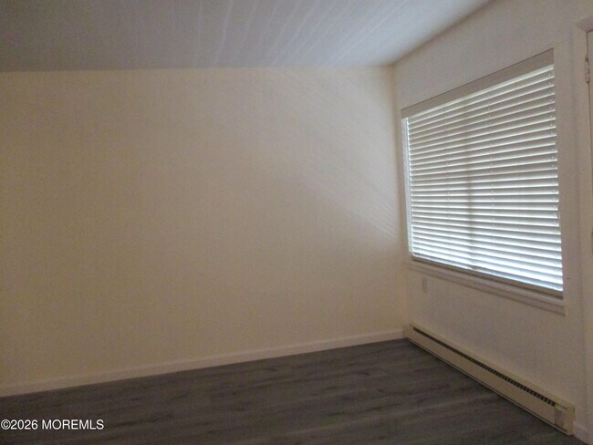 Building Photo - 363B Chesterfield Ct