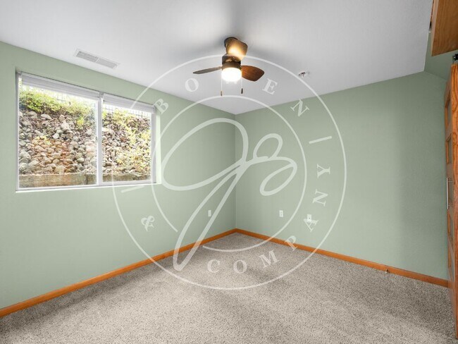 Building Photo - "Elegant and Spacious 3-Bedroom home on 4 levels in the heart of Downtown Toledo with amazing vie...