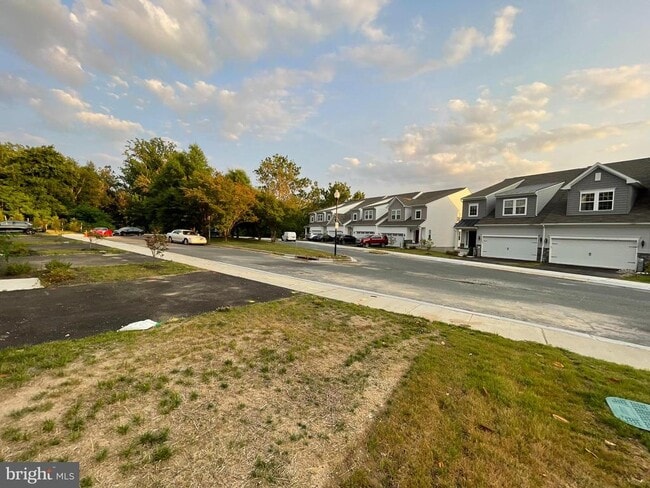 Building Photo - 113 Trails Way