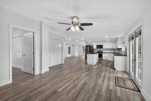 Building Photo - 1320 B Rd