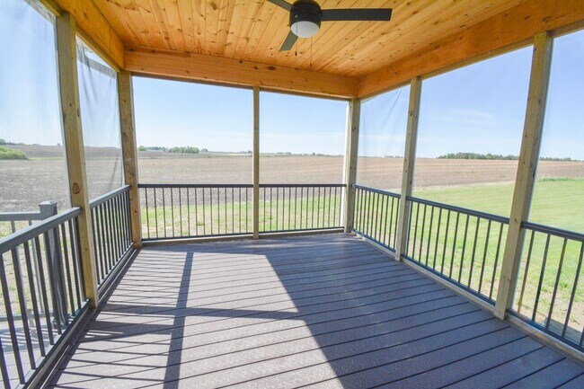 Building Photo - Luxury Country Side Living: 4 bed 3 bed St...